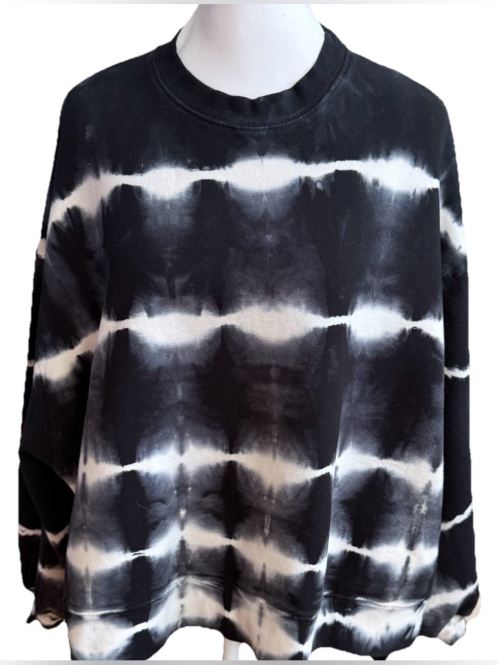 ELECTRIC & ROSE Navy Blue Tie Dyed Cropped &  Boxy Soft Sweatshirt Small